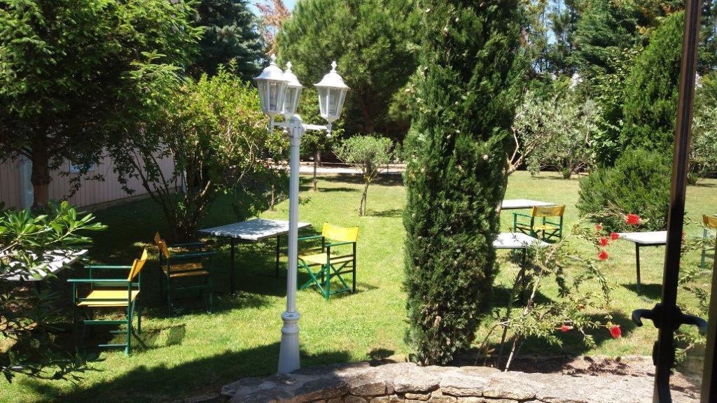 Lou Mistralou Hotel Saint-Andiol Bagian luar foto