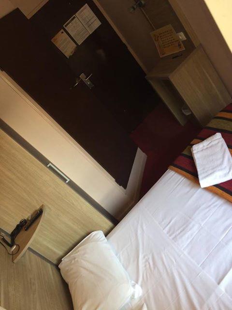 Lou Mistralou Hotel Saint-Andiol Bagian luar foto